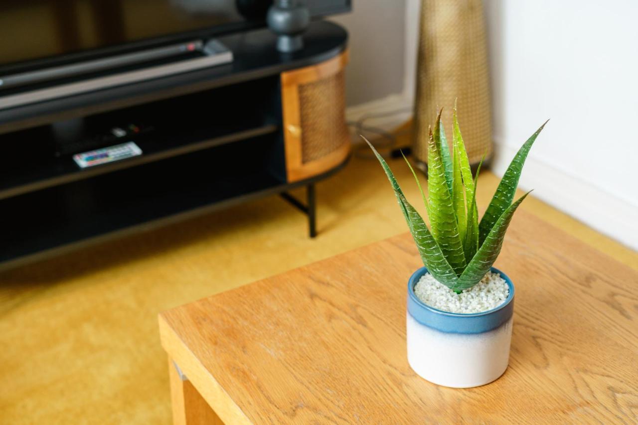 Apartment Cosy Flat Right Opp Tube Station