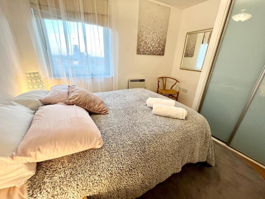 Cosy Flat Right Opp Tube Station Apartment London