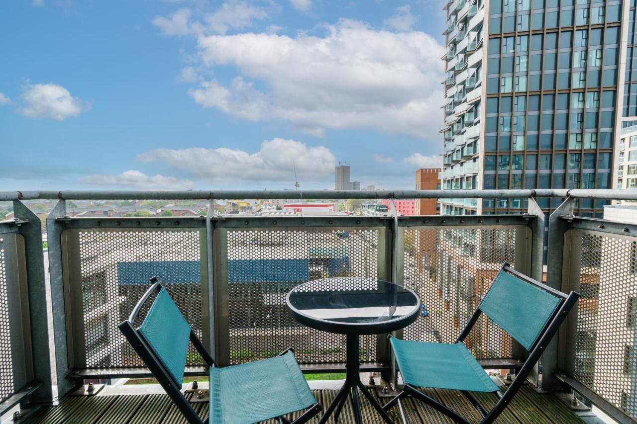 Apartment Cosy Flat Right Opp Tube Station
