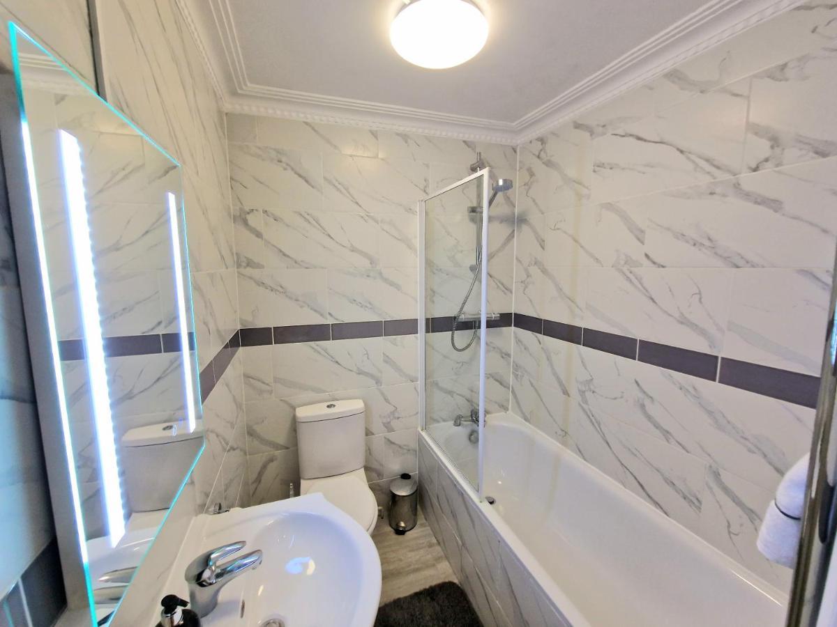 Leilighet Cosy In Kensington - Great Location! 3 Minutes Walk To Earl's Court Station *