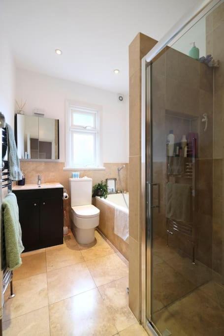 A Beautiful And Welcoming And Garden Holiday home *