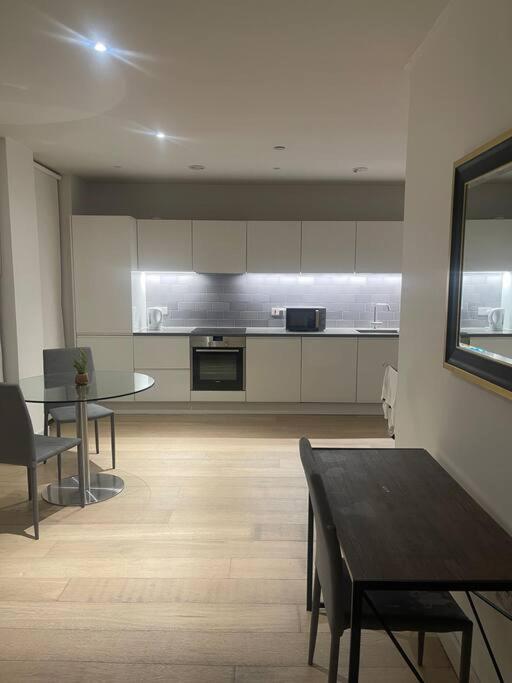 Stunning 2 Bedroom Apartamento Londres