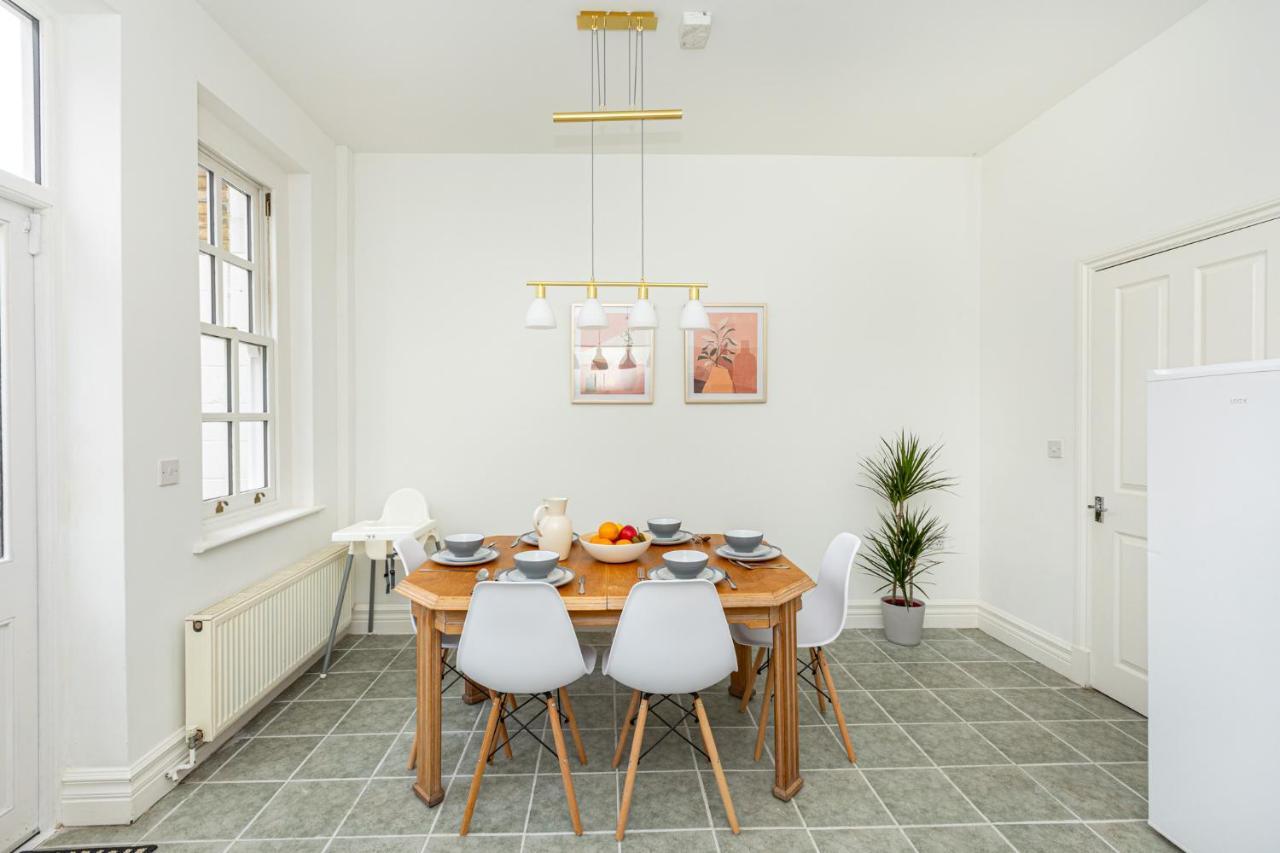 Spacious 4br 3-storey Townhouse In Lively Deptford