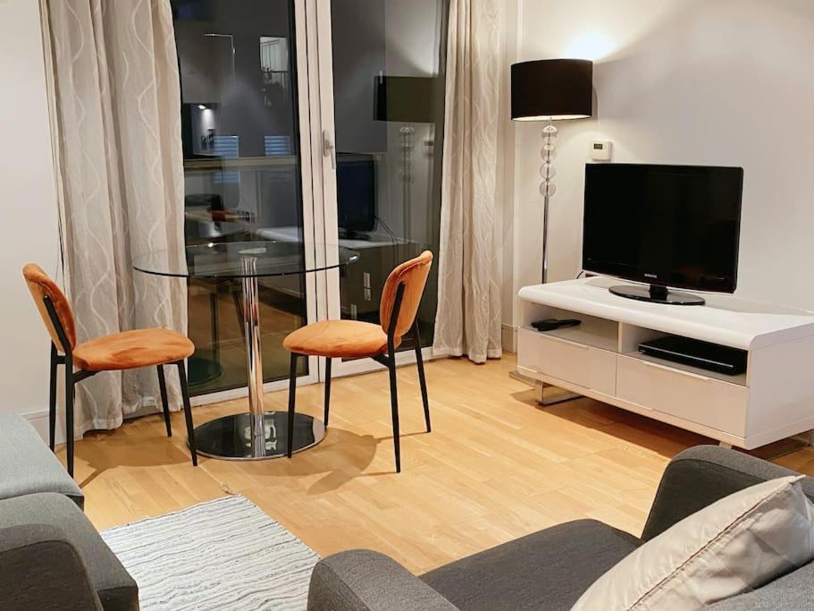 Apartment 1 Bed 1 Bath Modern Zone 2 London