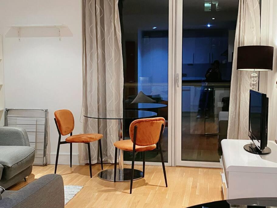 1 Bed 1 Bath Modern Zone 2 * Londen