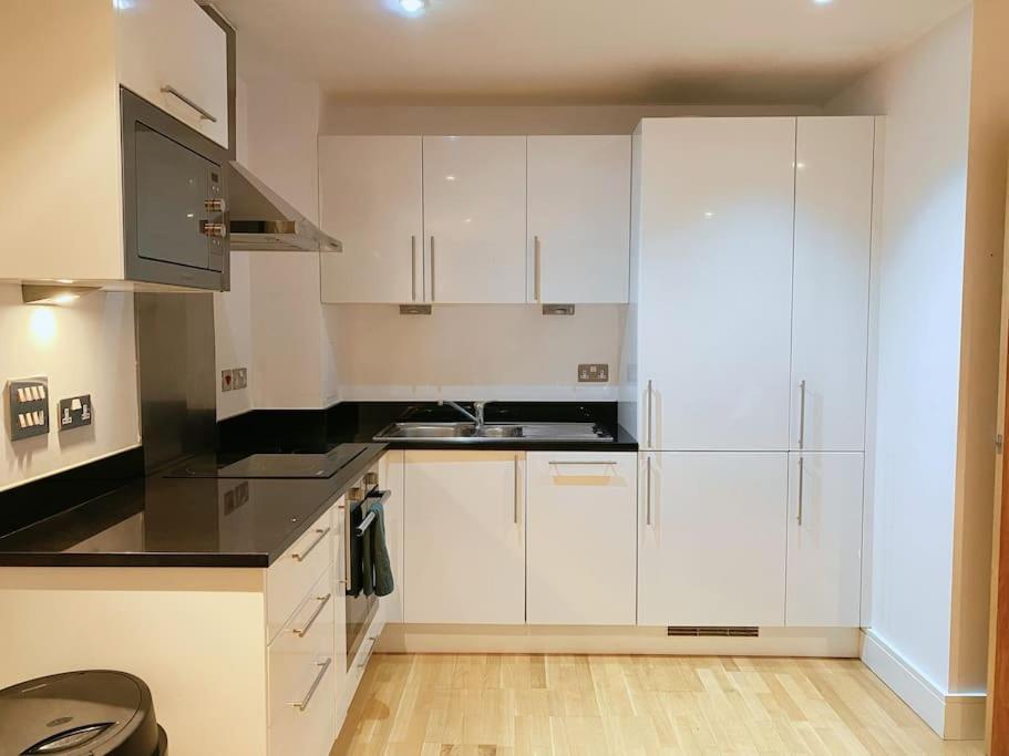 1 Bed 1 Bath Modern Zone 2 Apartment *