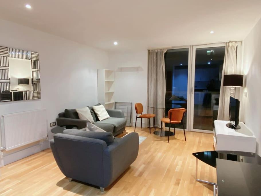 1 Bed 1 Bath Modern Zone 2 Apartment London