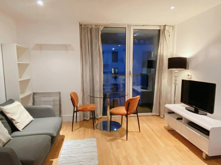 1 Bed 1 Bath Modern Zone 2 Apartment