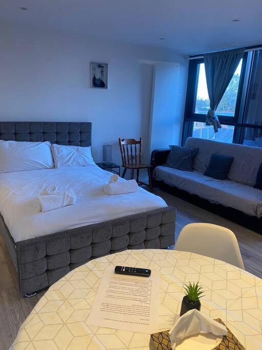 Apartment 9b - The Bricklane Artistic Studio London