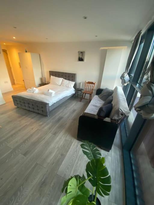 Apartment 9b - The Bricklane Artistic Studio