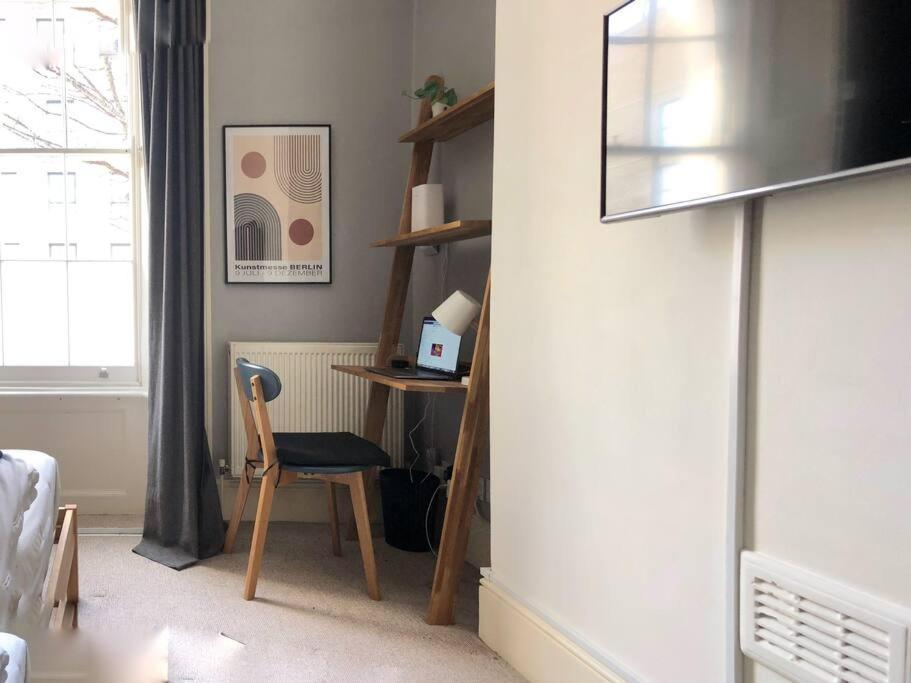 Bright Angel / Clerkenwell Apartment