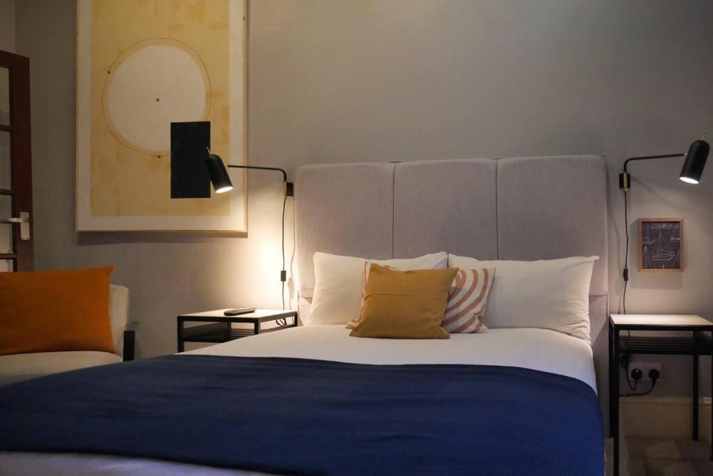 Bright Angel / Clerkenwell Apartment *