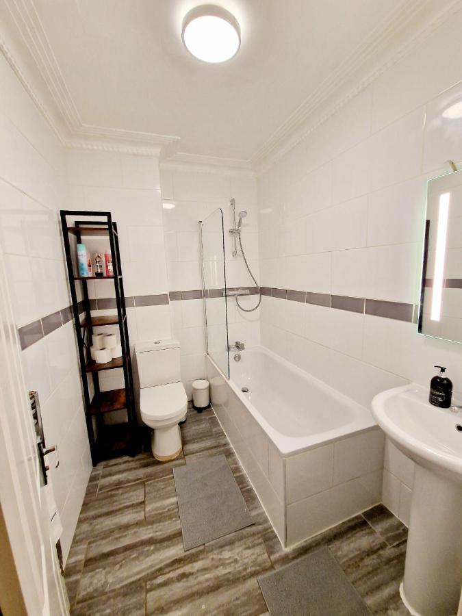 Lovely Ground Floor With High Ceiling And A Private Garden By Earl's Court Station Leilighet *