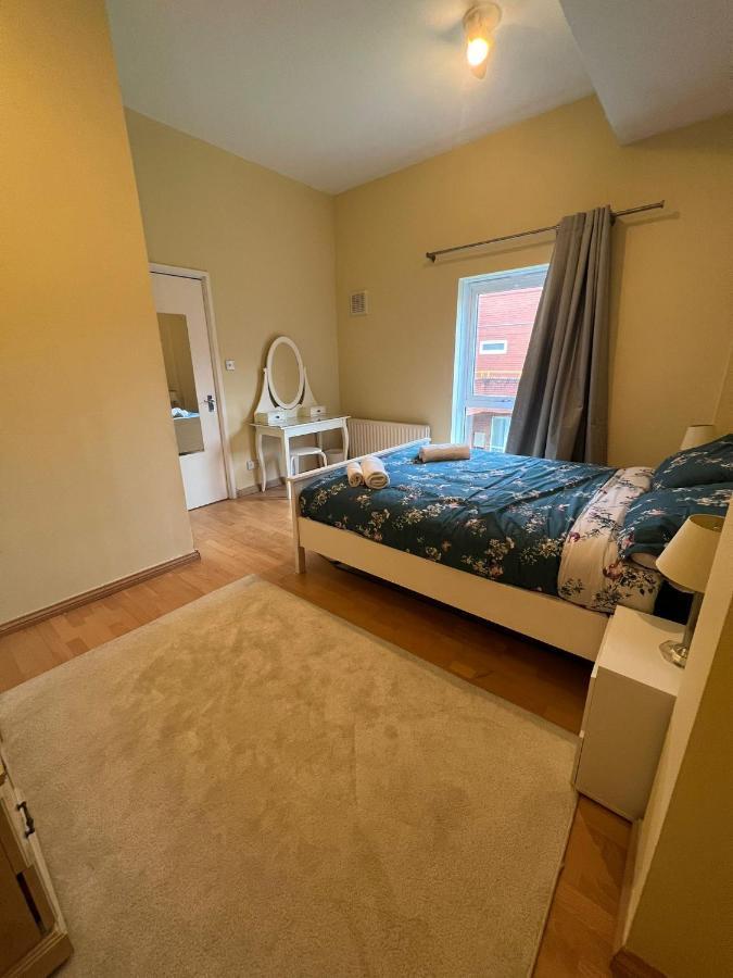 2 Bedroom Flat In Leicester Square