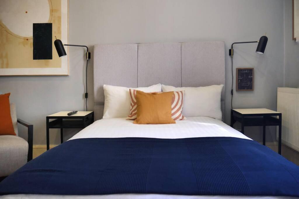 Bright Angel / Clerkenwell London
