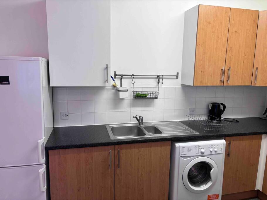 Cosy Spacious Studio Flat Stratford / Bow Apartamento Londres