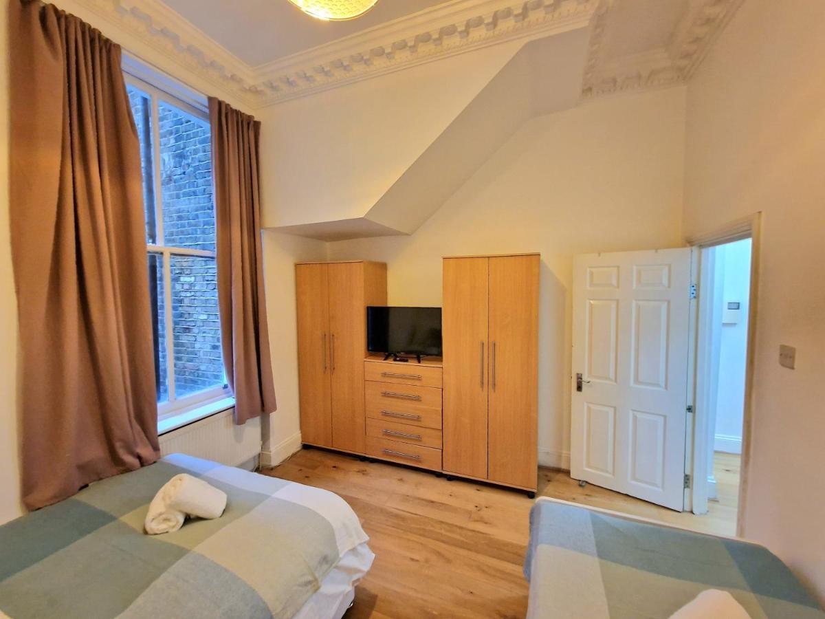 Leilighet Lovely Ground Floor With High Ceiling And A Private Garden By Earl's Court Station London