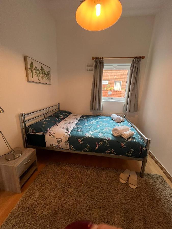 2 Bedroom Flat In Leicester Square *