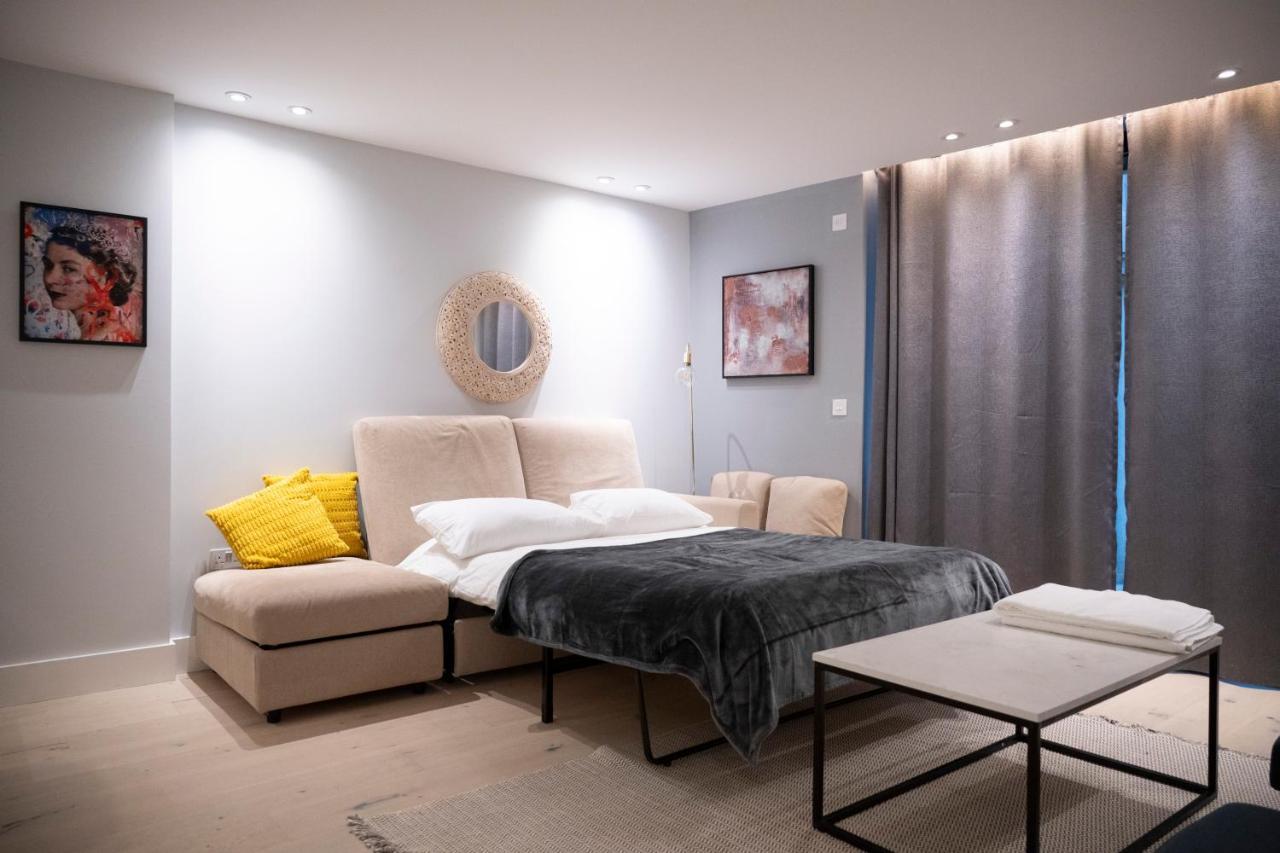 Stylish 1br - Bright & Large Living Area W/ Patio * Londres