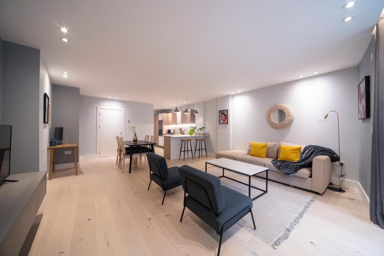 Stylish 1br - Bright & Large Living Area W/ Patio * Londres