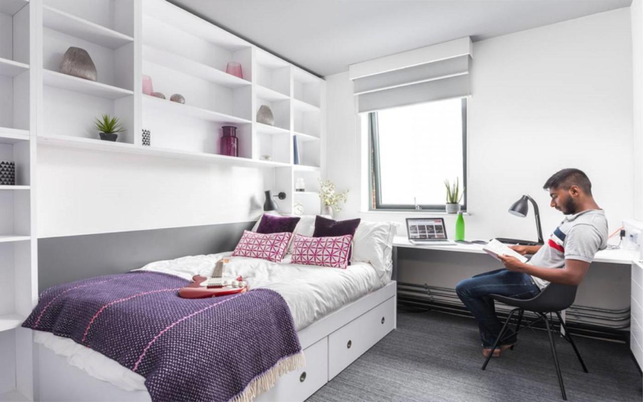 Apartment Astor College London