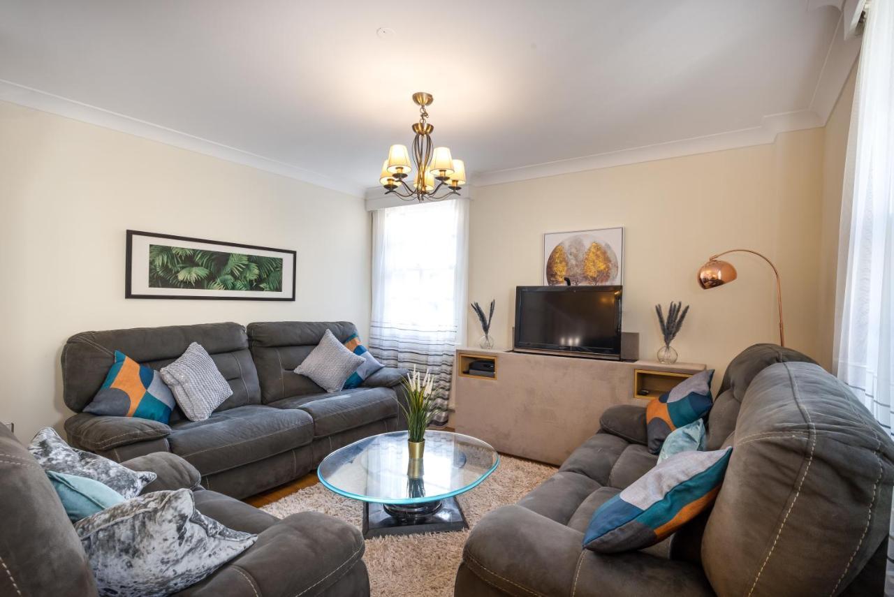 Apartment Stunning 3 Bed Townhouse *