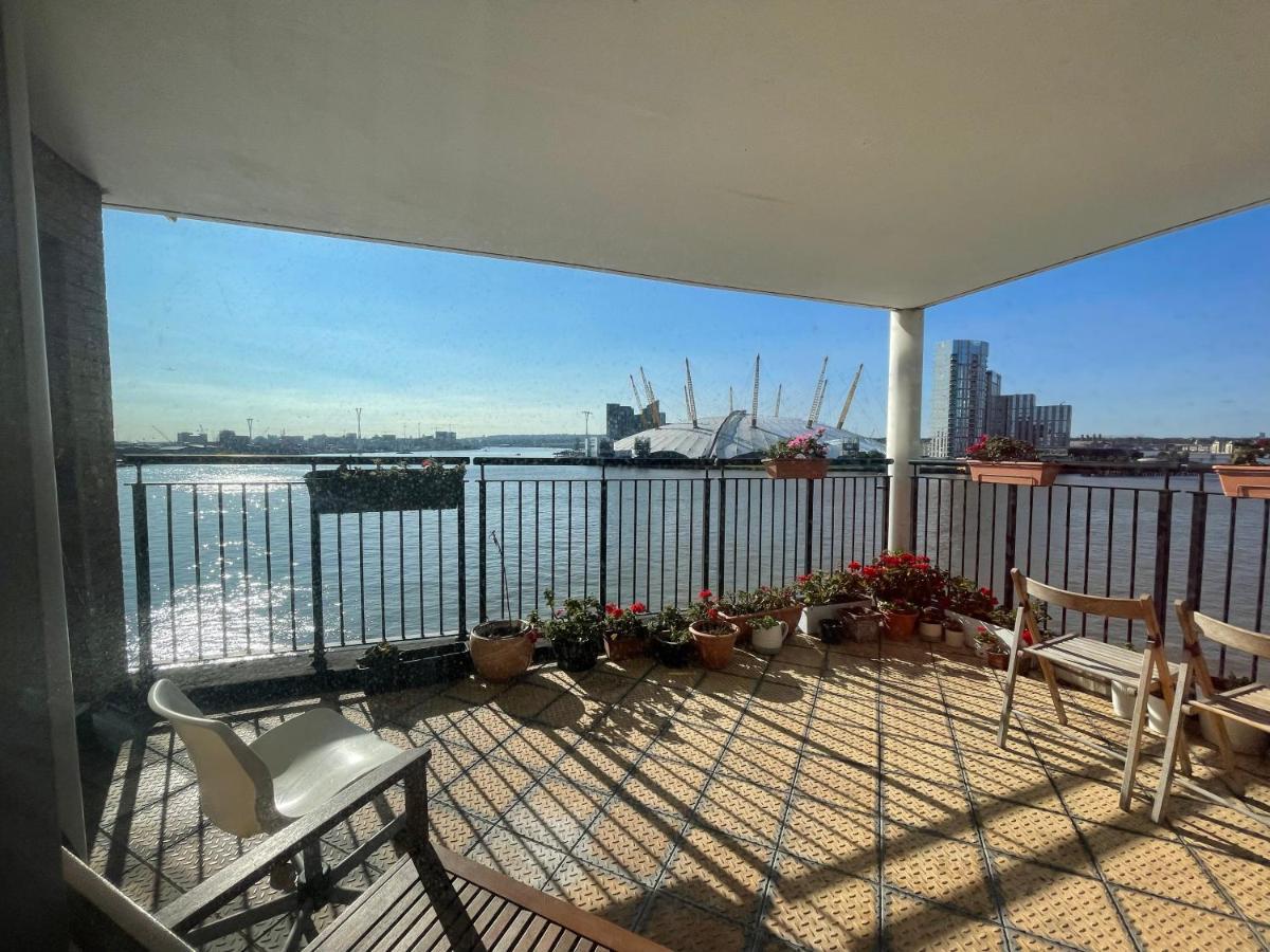 Very Large Ensuite With Wonderful View Over The River Thames In A Peaceful & Calm Residential Building - Shared Flat With 1 Host London