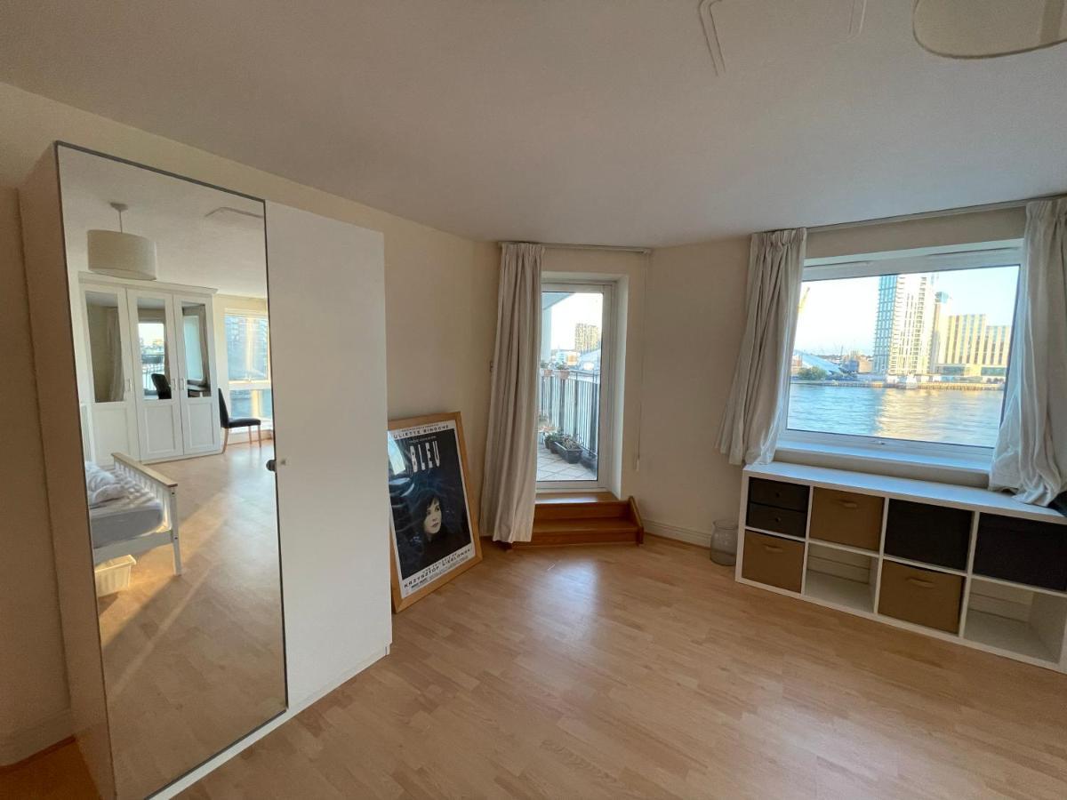Very Large Ensuite With Wonderful View Over The River Thames In A Peaceful & Calm Residential Building - Shared Flat With 1 Host * London
