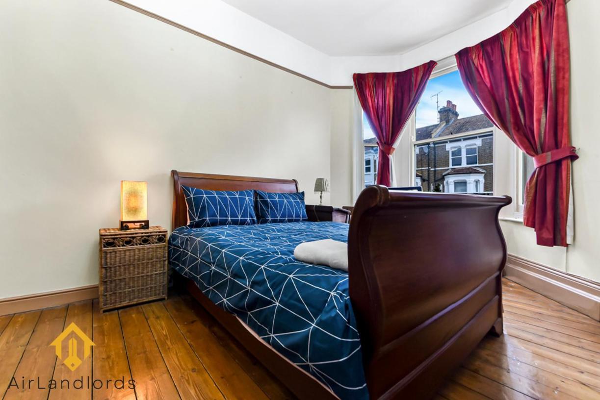 Peaceful 2-bedroom Flat Near Queens Park Station * London