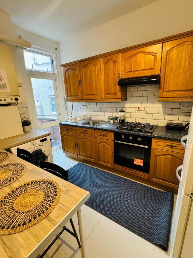 2 Bedrooms House Near Central * London
