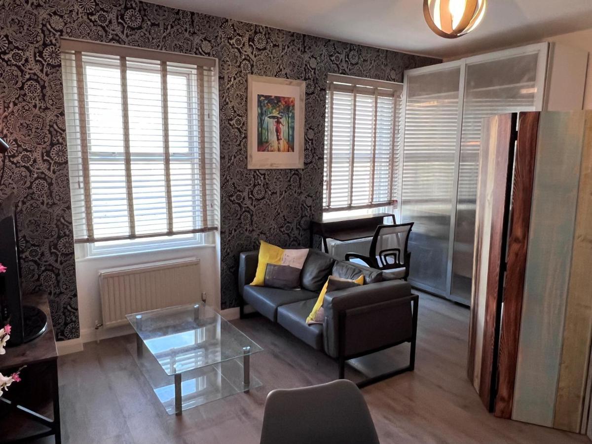Leilighet Flat In With Large Patio