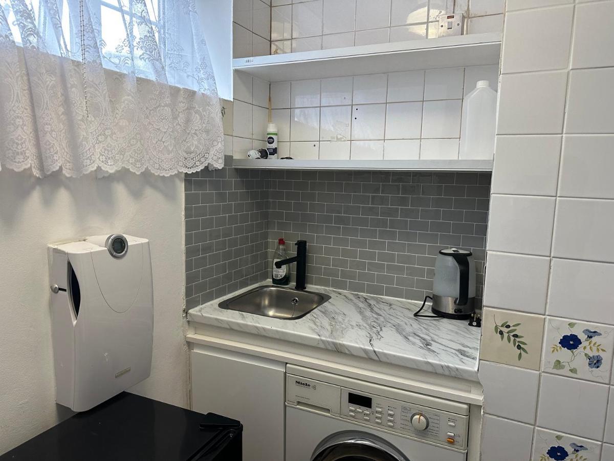 Private Cosy Knightsbridge Studio * London