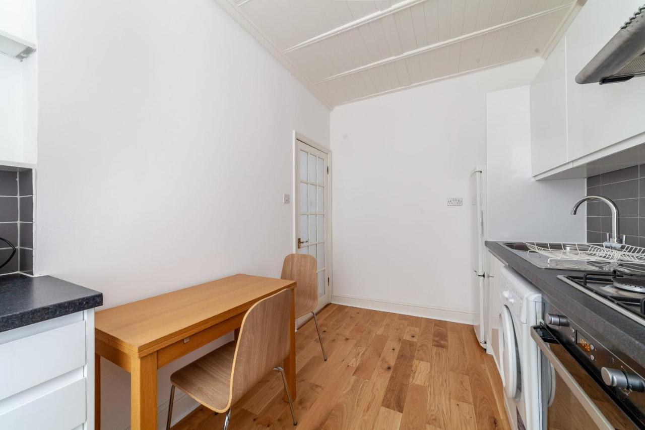 Period Victorian Abode In Idyllic Kings Cross