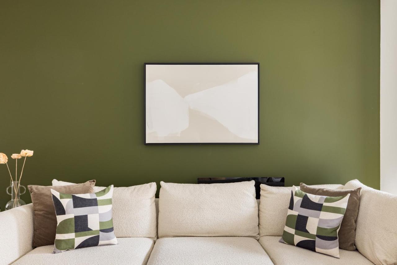 The Wembley Hideout - Stylish 2bdr Flat With Balcony Apartment