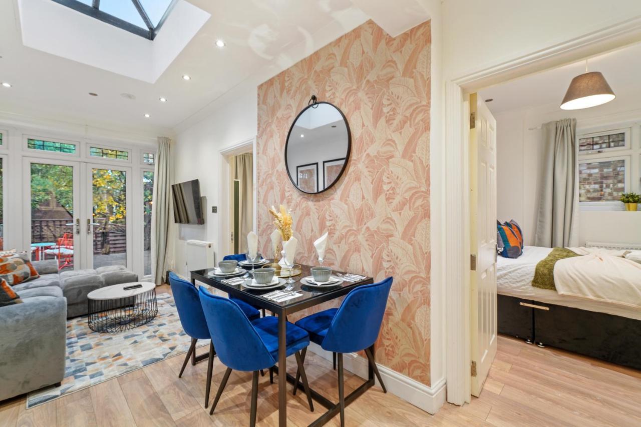Stunning 3-Bedroom In London - Sleeps 8 *