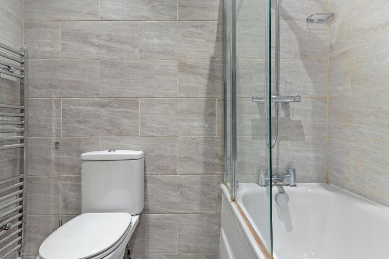 Stunning 3-Bedroom In London - Sleeps 8 * London