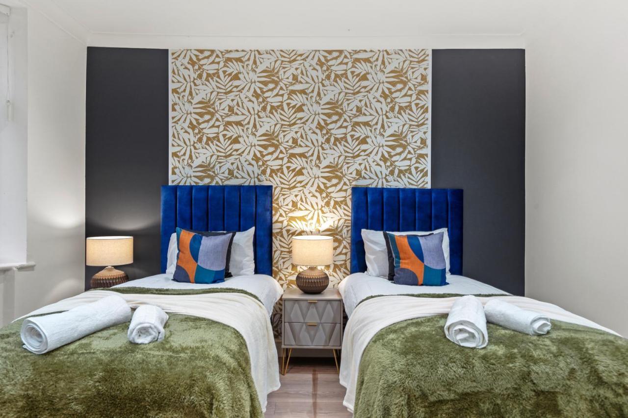 Stunning 3-Bedroom In London - Sleeps 8 Apartment