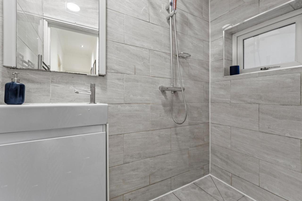 Apartment Stunning 3-Bedroom In London - Sleeps 8 *