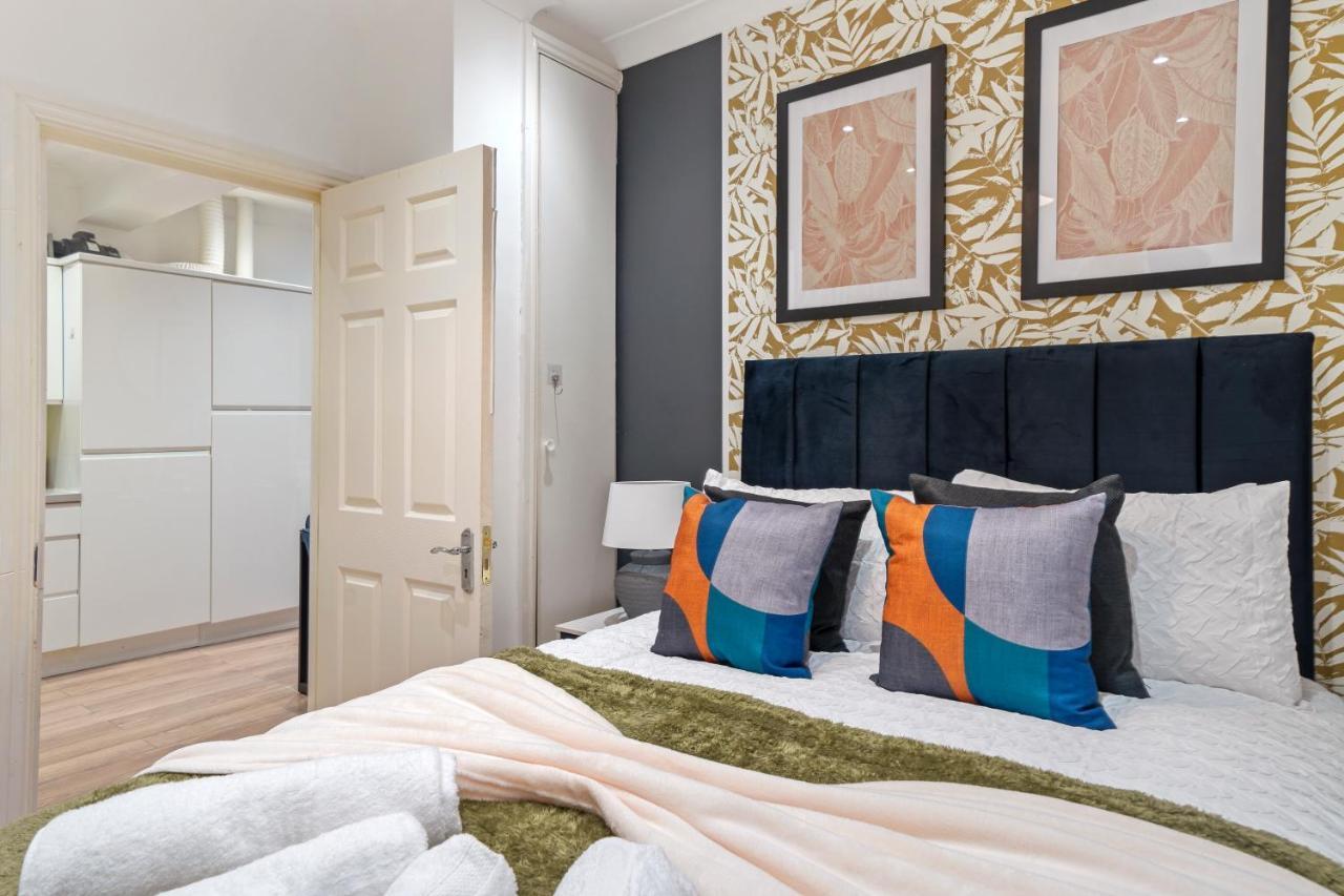 Stunning 3-Bedroom In London - Sleeps 8 London