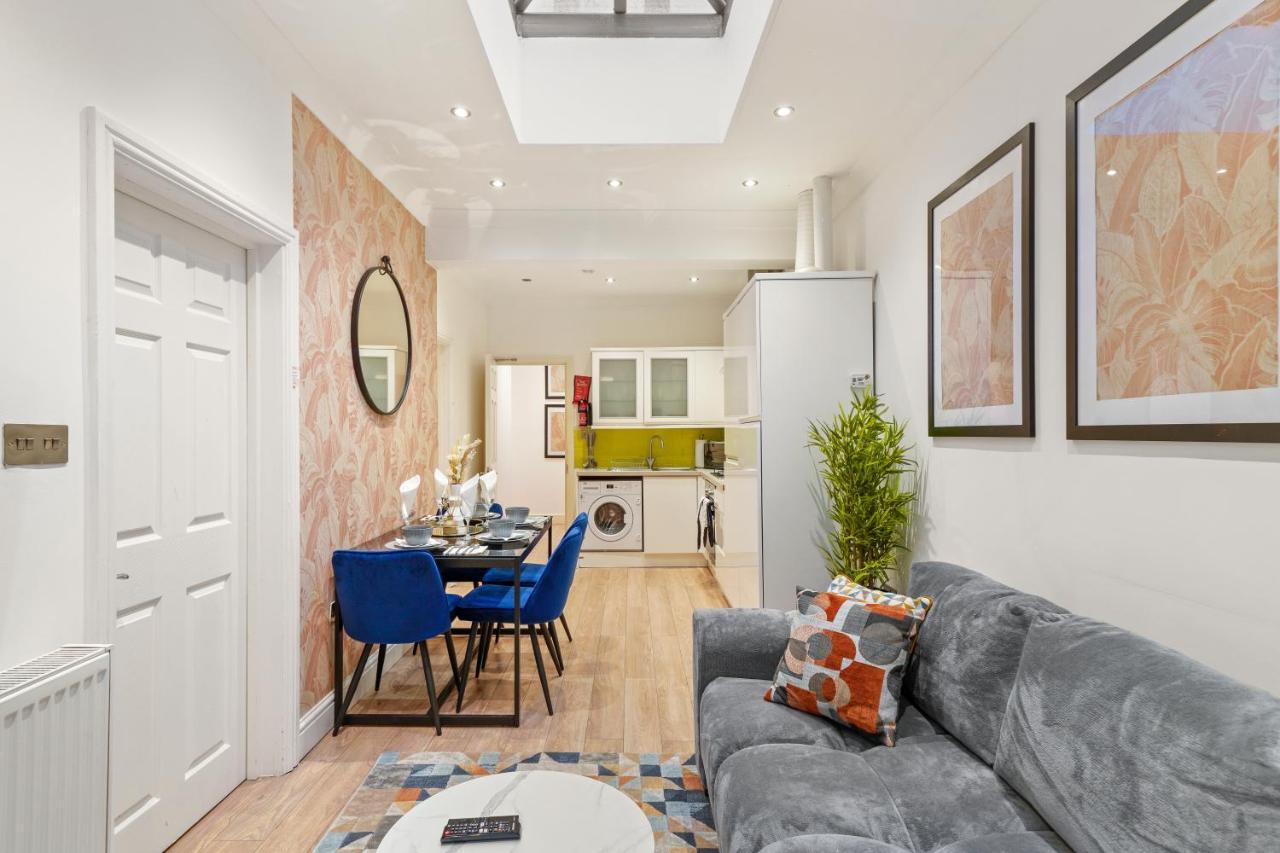 Stunning 3-Bedroom In London - Sleeps 8 *