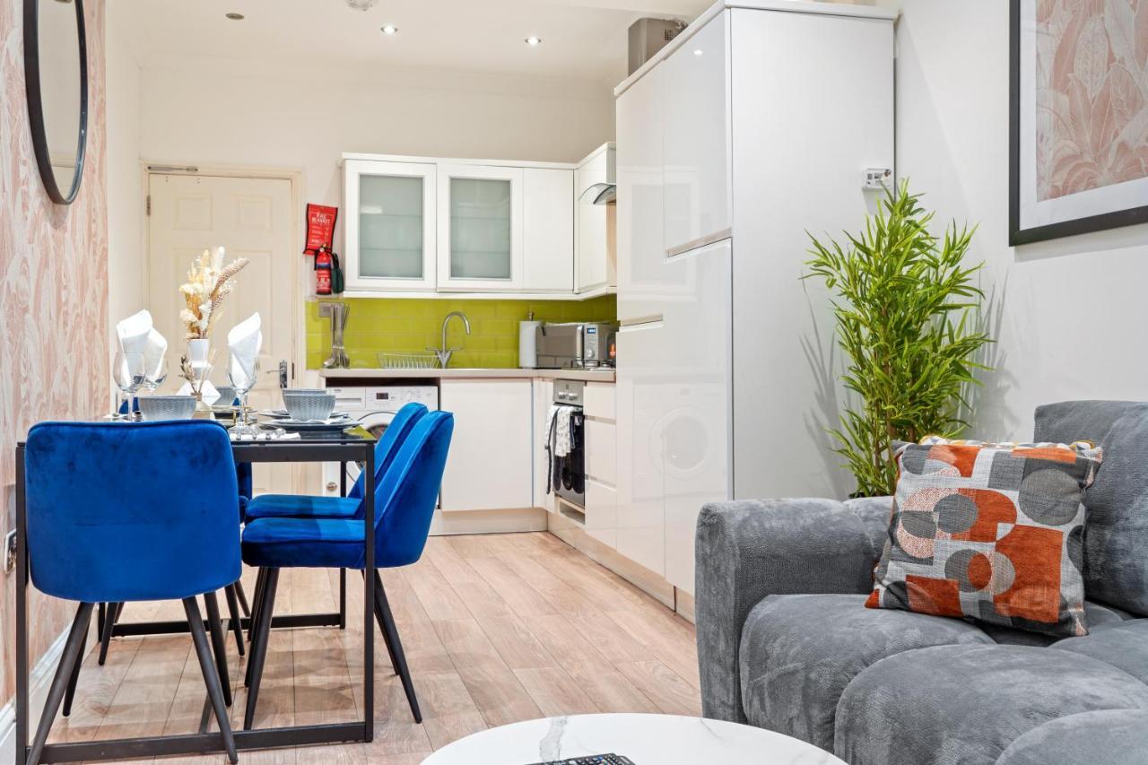 Stunning 3-Bedroom In London - Sleeps 8
