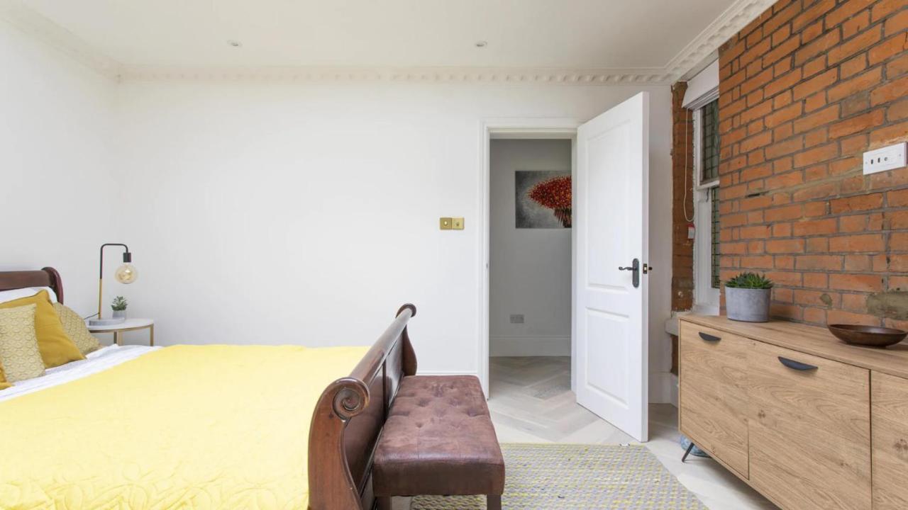 Stunning 4-bed In London-parking & Garden Appartement Londen