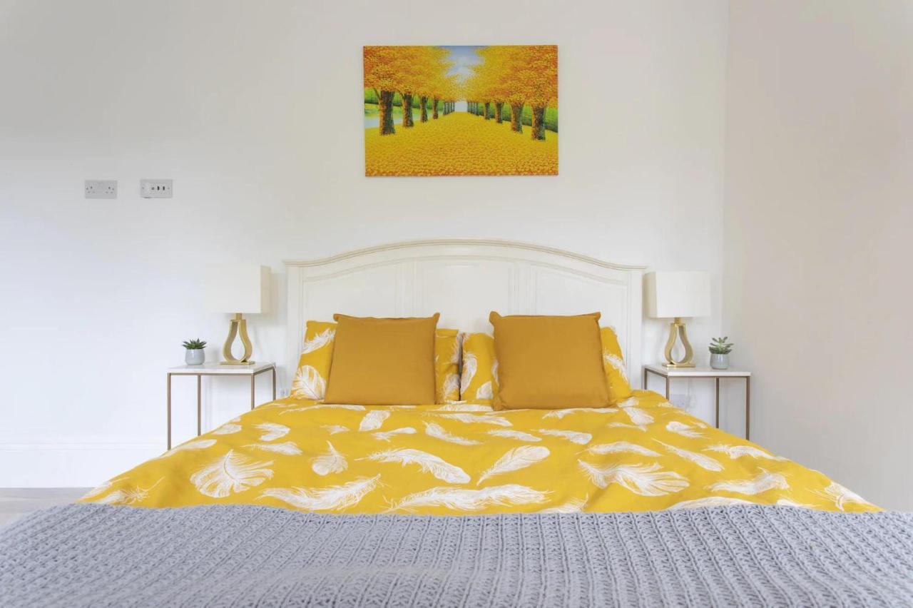 Stunning 4-bed In London-parking & Garden