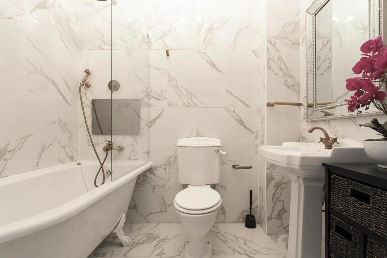 Stunning 4-bed In London-parking & Garden Appartement *