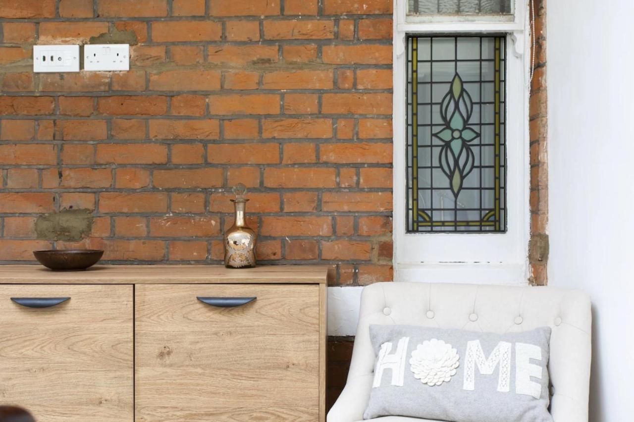 Stunning 4-bed In London-parking & Garden Appartement *