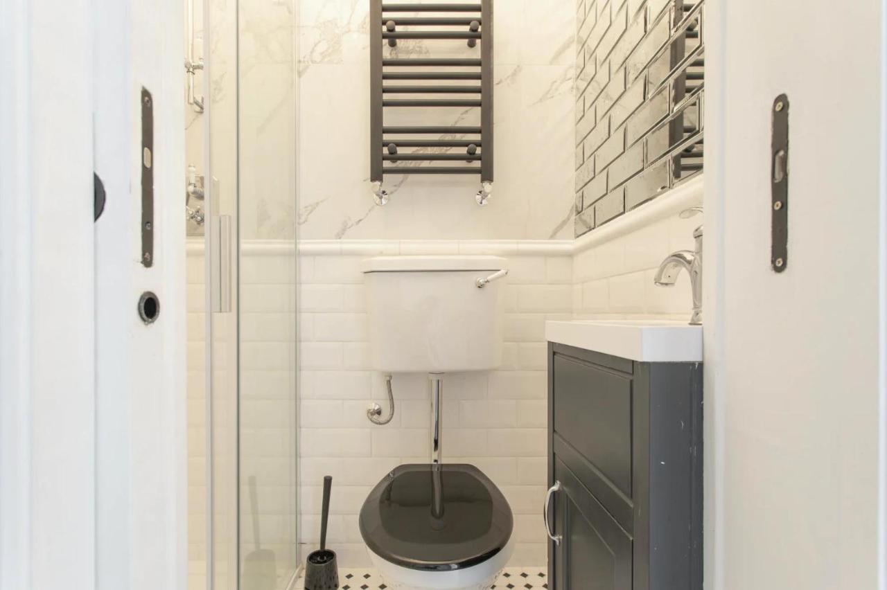 Stunning 4-bed In London-parking & Garden Appartement Londen
