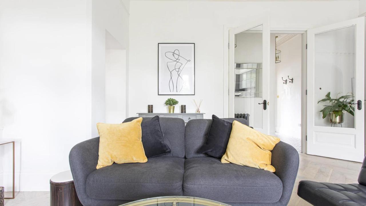 Appartement Stunning 4-bed In London-parking & Garden Londen
