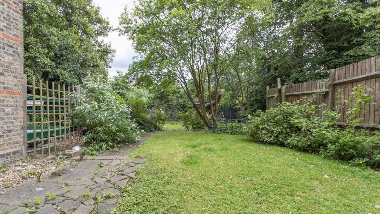 Stunning 4-bed In London-parking & Garden Appartement Londen