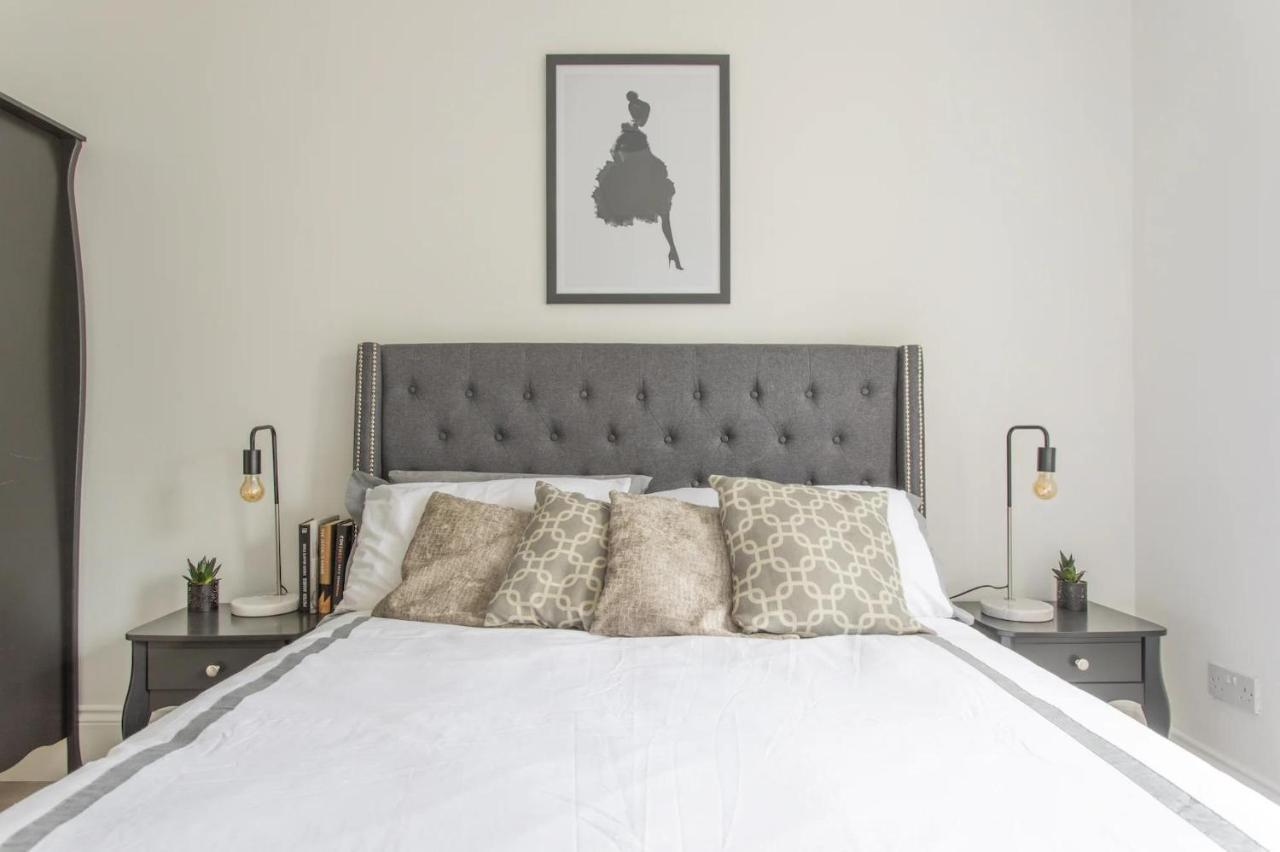 Stunning 4-bed In London-parking & Garden *