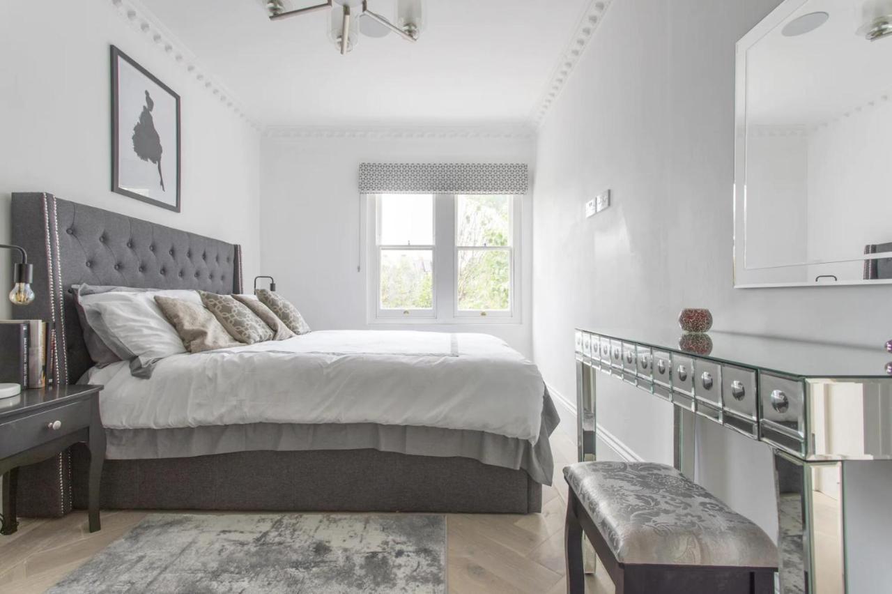 Stunning 4-bed In London-parking & Garden * Londen